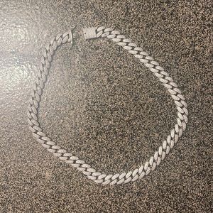 I’m selling my silver diamond cuban link